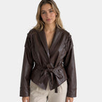 Jolysse | Manteau enveloppant en simili cuir