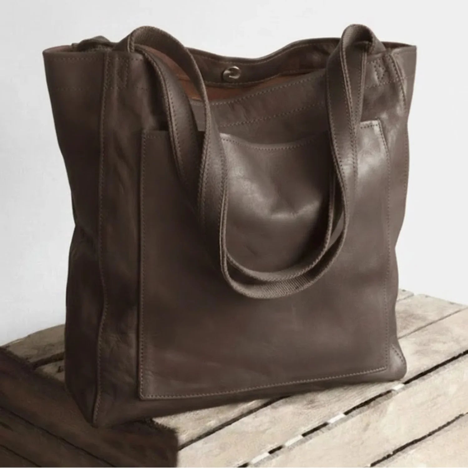 Lorena | Modern and elegant leather bag