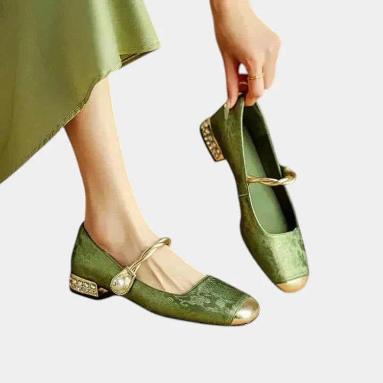Sarah | Classical dance shoes with an elegant look
