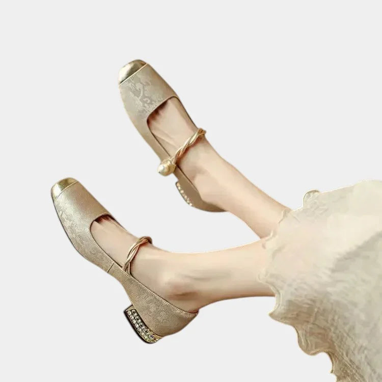 Sarah | Classical dance shoes with an elegant look